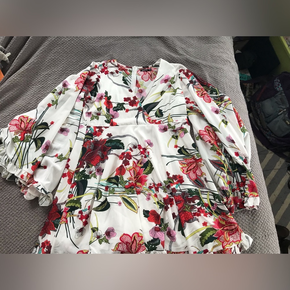 Boohoo beautiful floral dress. Perfect for most any occasion. EUC - Picture 1 of 13